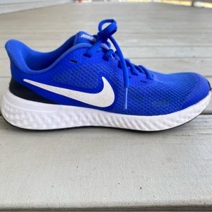 Nike Boys Revolution 5 CU5117-401 Blue Black Running Shoes Sneakers Size 3.5Y W
